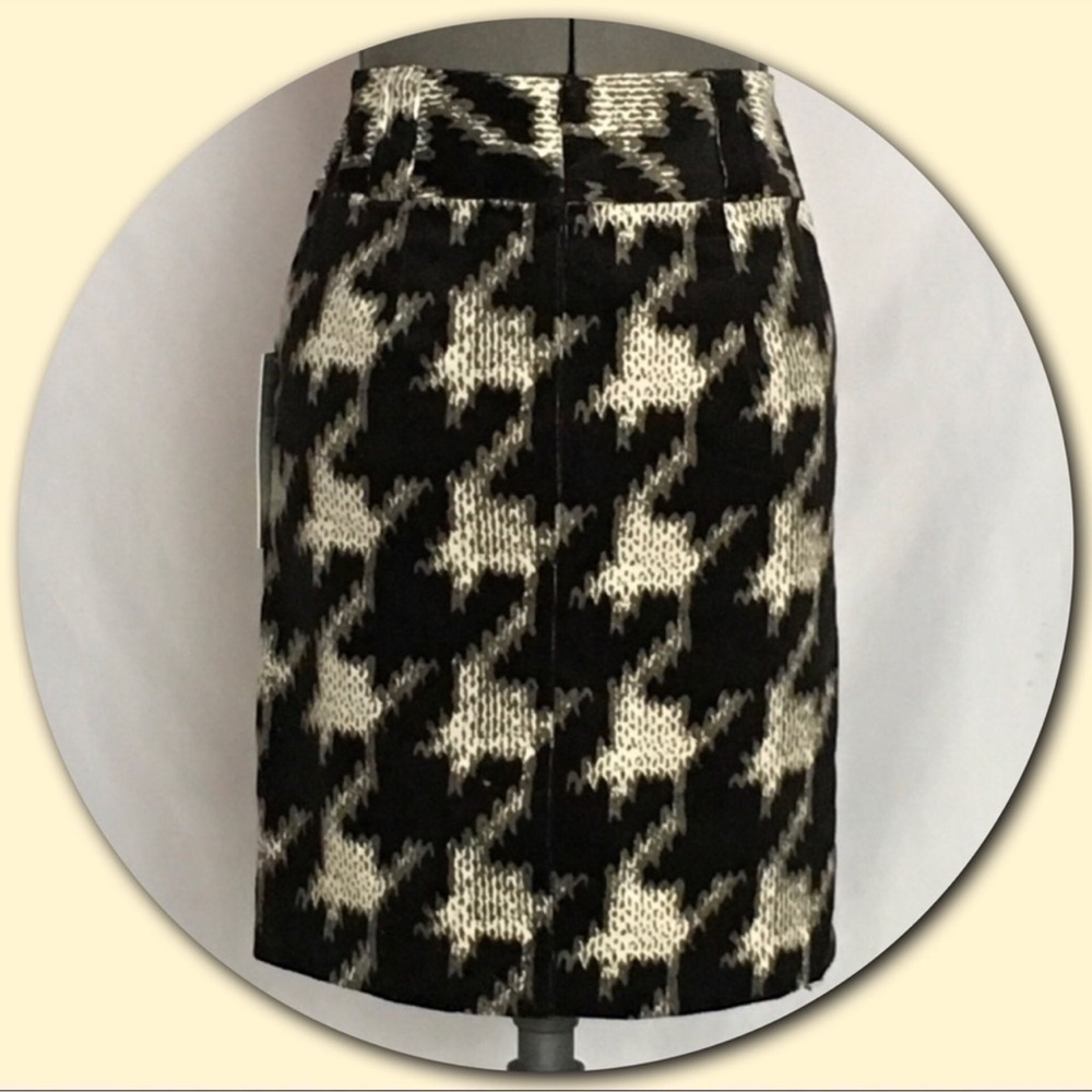 GO International Ebony Black/Gray/White
Abstract Print Corduroy Skirt. Sz 7 NWT! - Picture 3 of 5